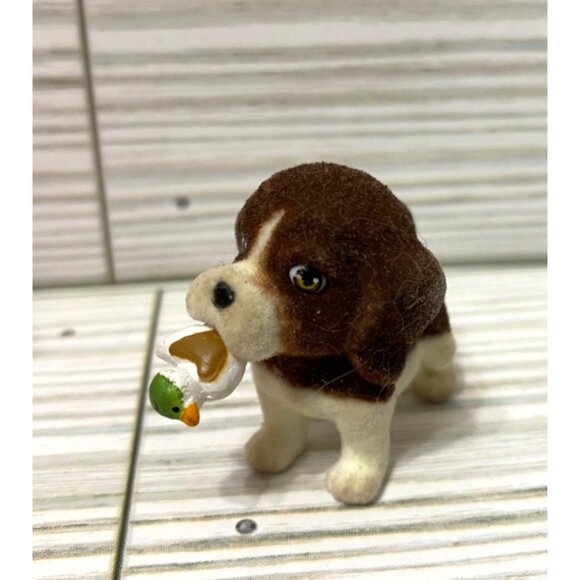 Puppy in my Pocket Dog Houses & Brown Flocked Miniature with Toy in Mouth - Picture 2 of 8